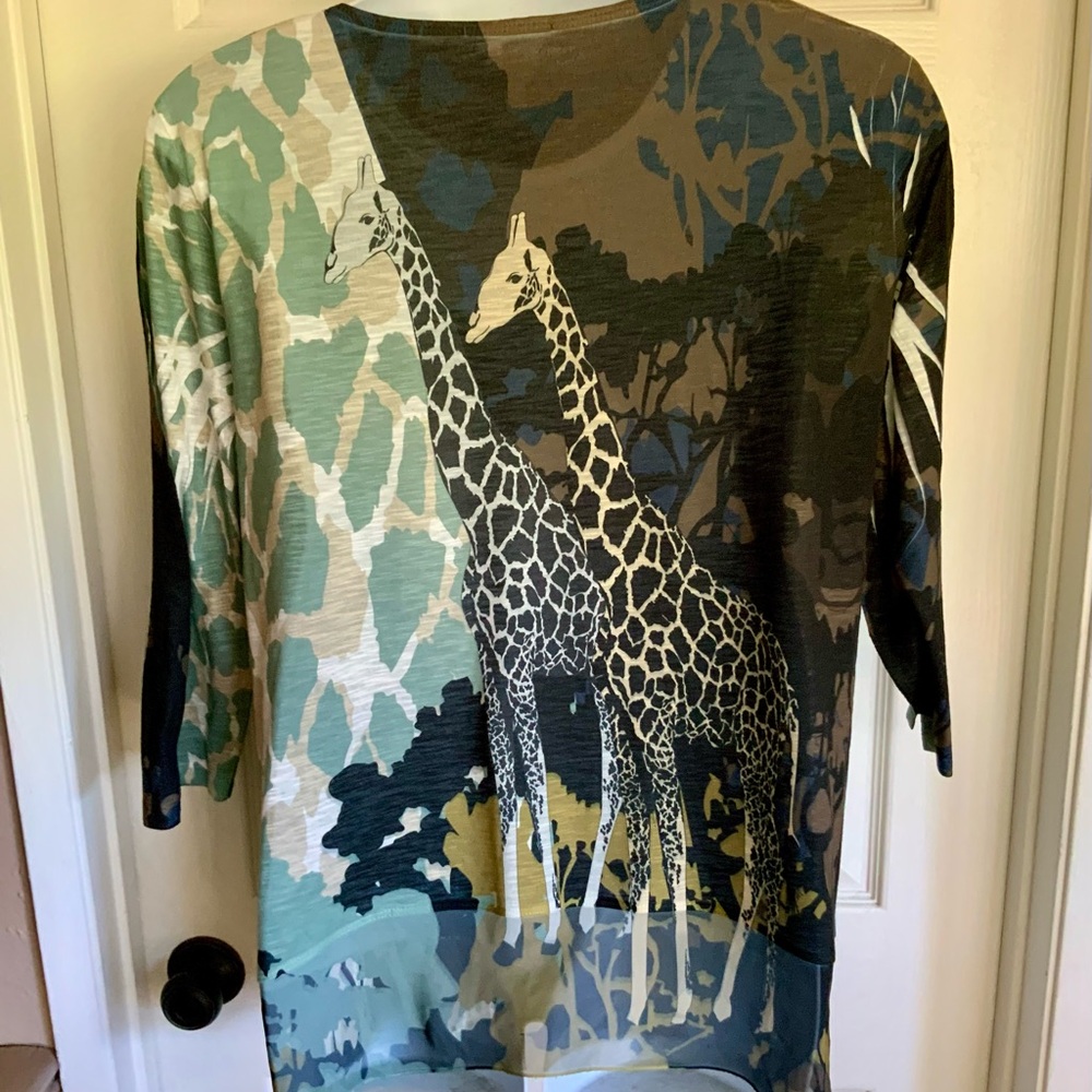 JESS & JANE…Giraffe Print Long Sleeve Top